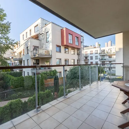 Klimczaka 22 * ワルシャワ